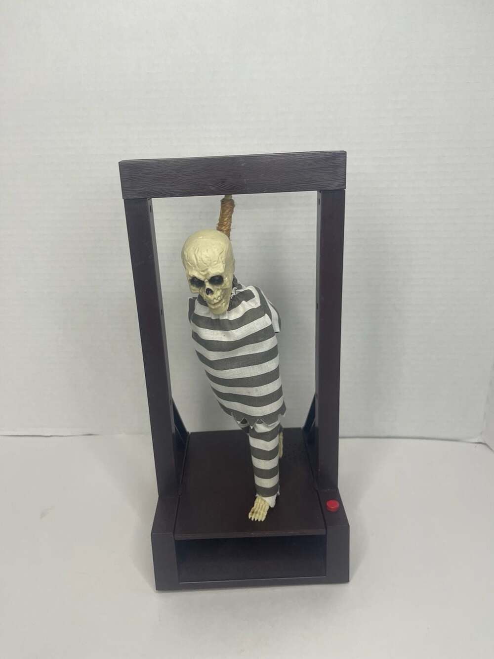 Magic Power Animated Hanging Prisoner Skeleton Halloween Prop